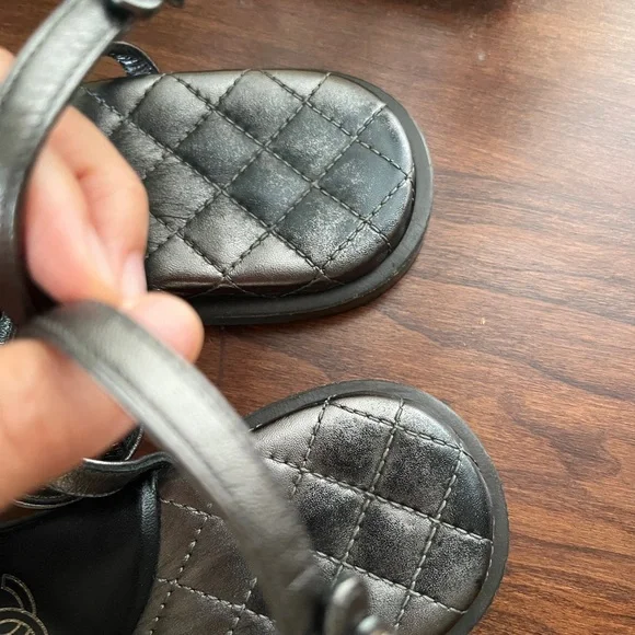 CHANEL Black Quilted Sandals Slip-On Comfort - Picture 5 of 10